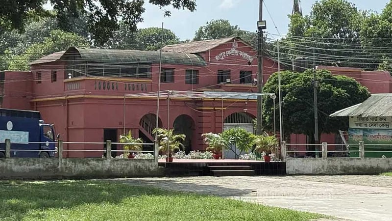 রংপুরে চার খুন: মুগ্ধ-সিদ্ধার্থকে জেলগেটে জিজ্ঞাসাবাদ