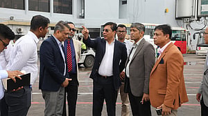 হঠাৎ শাহজালালে বিমানমন্ত্রী, দিলেন ব্যাগেজ হ্যান্ডলিংয়ে সময় কমানোর নির্দেশ