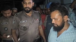 রায়ের বাজারে অভিযান: ব্যাটারি রিকশার ৫ গ্যারেজে বিদ্যুৎ সংযোগ বিচ্ছিন্ন