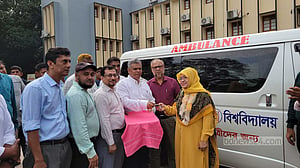 রাজশাহী বিশ্ববিদ্যালয়ে শিক্ষার্থীদের চিকিৎসাসেবায় যুক্ত হল ২ অ্যাম্বুলেন্স