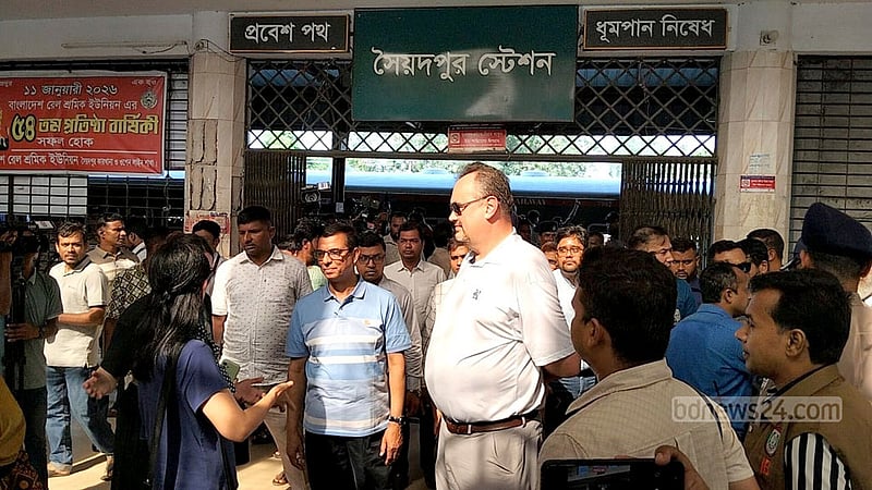 সৈয়দপুরে ‘প্রেসিডেন্ট সেলুন’ ঘুরে দেখলেন মার্কিন রাষ্ট্রদূত