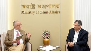 সমালোচনা আর রাজনৈতিক উদ্দেশ্যে চরিত্র হনন এক নয়: স্বরাষ্ট্রমন্ত্রী