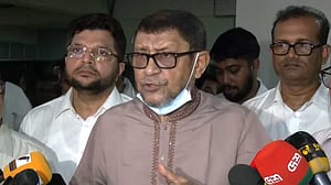 হয়তো আমি থাকব, আর না হয় অনিয়ম থাকবে: স্বাস্থ্যমন্ত্রী