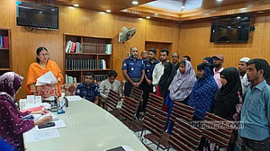 সাতক্ষীরায় একই স্কুলের ১৩ ছাত্রীর বাল্যবিয়ের উদ্যোগ, প্রশাসনের নিষেধাজ্ঞা