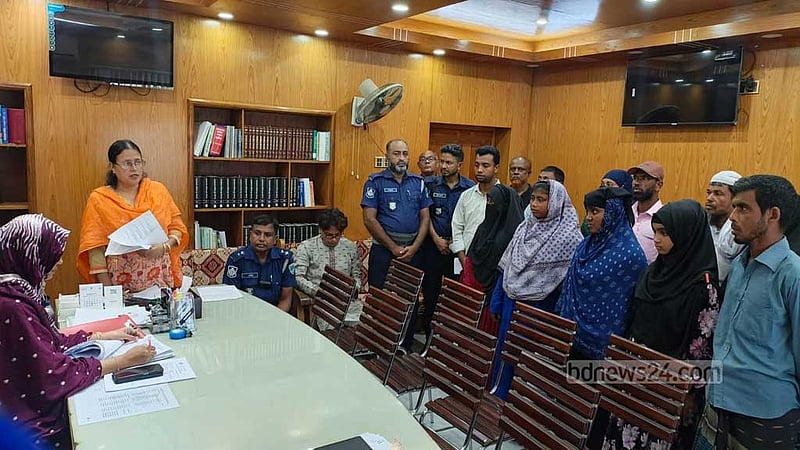 সাতক্ষীরায় একই স্কুলের ১৩ ছাত্রীর বাল্যবিয়ের উদ্যোগ, প্রশাসনের নিষেধাজ্ঞা