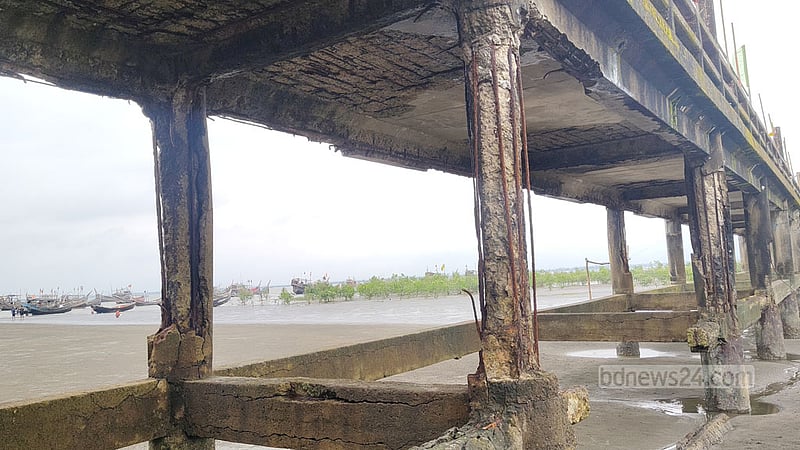 সংস্কারের অভাবে ঝুঁকিপূর্ণ টেকনাফের শাহপরীর দ্বীপের জেটি