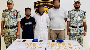 শাহজালালে ৭৪ ভরি স্বর্ণালংকারসহ আটক ৩