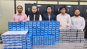 শাহজালালে ২২৩ কার্টন সিগারেট, ৪৪ ভেপ জব্দ