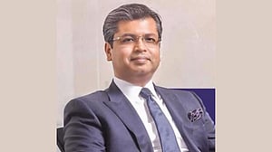 এফবিসিসিআইয়ের সাবেক সভাপতি শেখ ফাহিমের ঢাকার বাসায় নোটিস ঝুলাবে দুদক