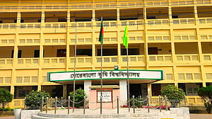 ভাইয়ের বদলে ‘ব্রো’ বলে সম্বোধন, শেকৃবিতে মারামারি