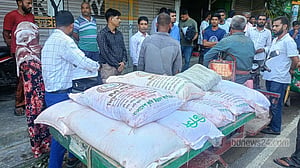 শেরপুরে ক্যাশ মেমো ছাড়া সার বিক্রি, ২ ডিলারকে জরিমানা