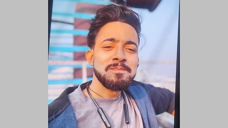 রাজধানীতে তরুণীর সঙ্গে দেখা করতে আসা যুবককে কুপিয়ে হত্যা