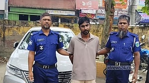 সিরাজগঞ্জে ‘ডিবি পরিচয়ে’ প্রাইভেট কার থামিয়ে চাঁদা দাবি, যুবক গ্রেপ্তার