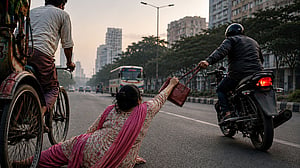 ঢাকার সড়কে ছিনতাইয়ের ‘ওত পাতা’ আতঙ্ক, সম্পদের সঙ্গে যাচ্ছে প্রাণও