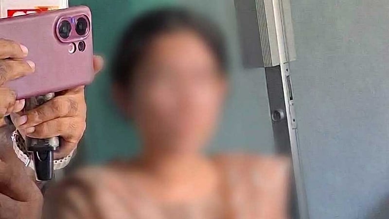 সোনালী ব্যাংক কর্মকর্তাকে হেনস্তা: কনটেন্ট অপসারণ চেয়ে আইনি নোটিস