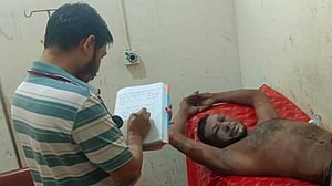 গরু চুরির অভিযোগে শালিসে তিনজনকে নির্যাতন, চোখে-মুখে চুন