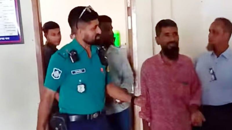 সিলেটে পানির দাবিতে সিটি করপোরেশনে ভাঙচুরের অভিযোগ, আটক ৬