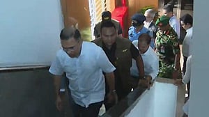 কৃষি মন্ত্রণালয় পরিদর্শনে গিয়ে ৬ তলা হেঁটে উঠলেন প্রধানমন্ত্রী