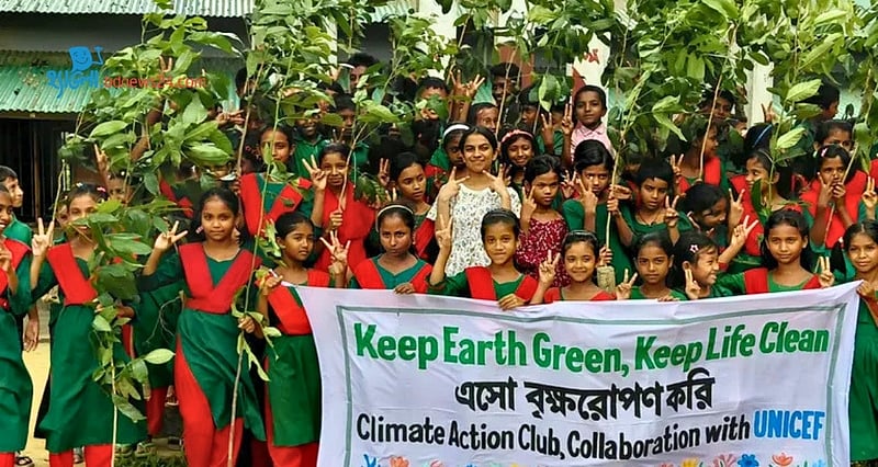 হালুয়াঘাটে শিক্ষার্থীদের নিয়ে বৃক্ষরোপণ