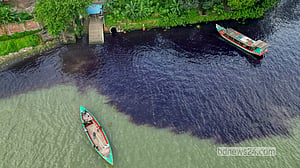 দূষণে ভরা ঢাকার নদী