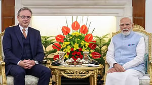 ভারতে পৌঁছার আগেই গলে গেল বেলজিয়ান প্রধানমন্ত্রীর উপহারের ‘ইন্ডিয়া গেট’