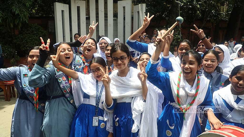 জিপিএ-৫ ও পাসের হারে এগিয়ে মেয়েরা