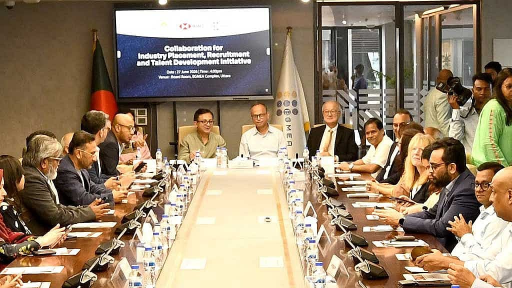 বিনিয়োগ বাড়াতে ‘দ্রুত সংস্কার কার্যক্রম’ বাস্তবায়ন করছে সরকার: বাণিজ্যমন্ত্রী