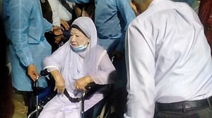খালেদা জিয়া বাসায় ফিরছেন বিকালে