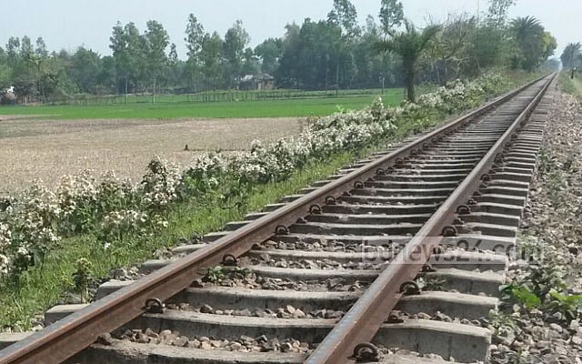 নরসিংদীতে ট্রেনের ধাক্কায় ইজিবাইকের চালক-যাত্রী নিহত