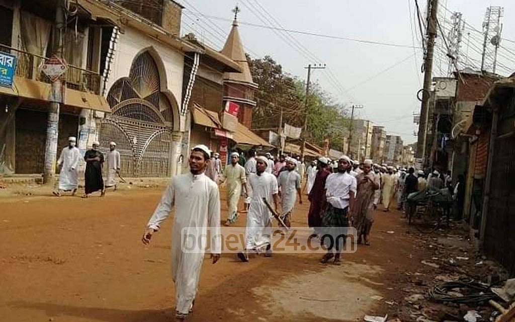 হেফাজতকর্মী নিহত: সাড়ে ৩ বছর পর মাইজভাণ্ডারীসহ পুলিশের বিরুদ্ধে মামলা