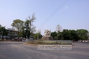 ঢাবিতে ৩ ছাত্রীকে কটূক্তি, প্রতিবাদ করায় ছাত্র ইউনিয়ন নেতাকর্মীর ওপর হামলা বহিরাগতদের