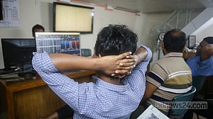‘সংস্কারের রোডম্যাপ’: সংলাপের মধ্যেই পুঁজিবাজারে বড় পতন