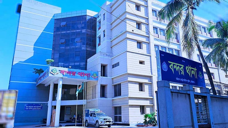 চট্টগ্রামে ইফতার সামগ্রী নিতে গিয়ে ‘ভিড়ের চাপে’ নারীর মৃত্যু