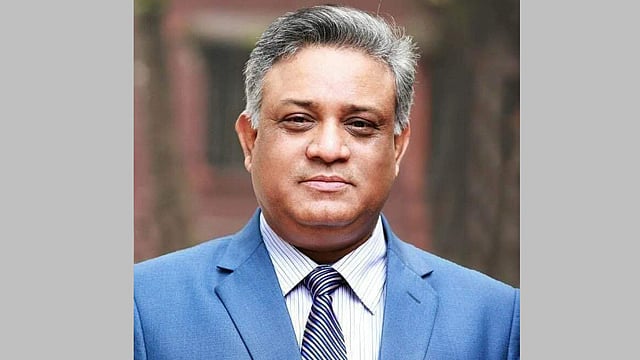 সরে গেলেন ঢাকা বিশ্ববিদ্যালয়ের উপাচার্য