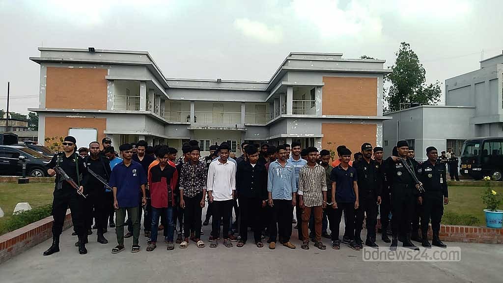 সমাজ অসহিষ্ণু ও অমানবিক হয়ে উঠছে