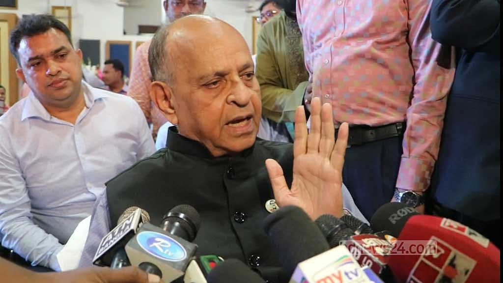রাসেলস ভাইপার নিয়ে আতঙ্কিত না হওয়ার পরামর্শ স্বাস্থ্যমন্ত্রীর