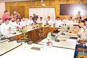 ডকমকা কাণ্ডের দোষীরা দৃষ্টান্তমূলক সাজা পাবে,ছাত্ৰ নেতাদের আশ্বাস ডিজিপি-র