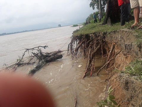 গহপুরে বুরই নদীর ভাঙন রুদ্ৰরূপ নিয়েছে
