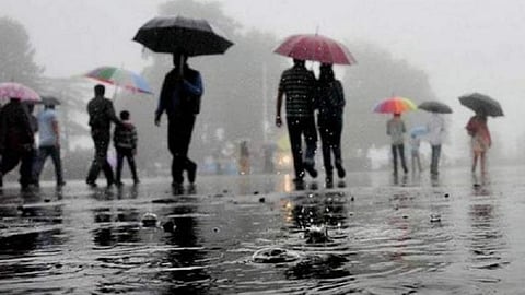 ভারতের বিভিন্ন স্থানে জোর বর্ষা শুরু হলেও ধীরে ধীরে প্ৰভাব কমবে