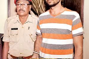 সোনার বার ও সিলভার কোটেড রড বাজেয়াপ্ত