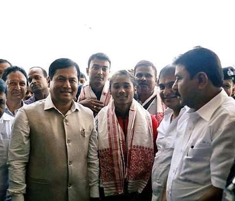 অসমের সোনার মেয়ে হিমা ঘরে ফিরলেন,বরঝাড়ে স্প্ৰিন্টারকে স্বাগত জানালেন মুখ্যমন্ত্ৰী