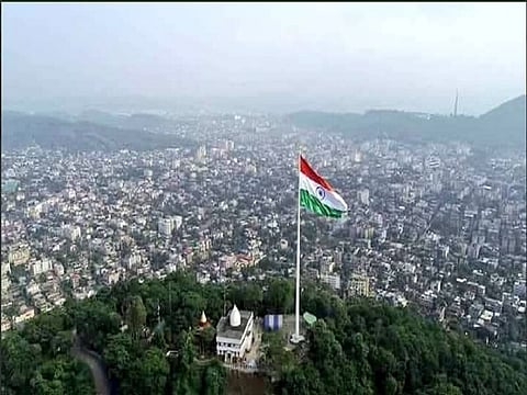 গুয়াহাটির শরনিয়া পাহাড় চূড়ায় গান্ধী মণ্ডপে তৃতীয় দীর্ঘতম ফ্ল্যাগপোল উদ্বোধন করলেন সোনোয়াল