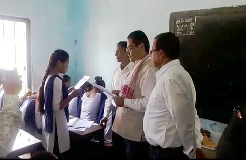 সোনারিতে গুণোৎসবে অংশ নিলেন বিদ্যুৎমন্ত্ৰী তপন গগৈ