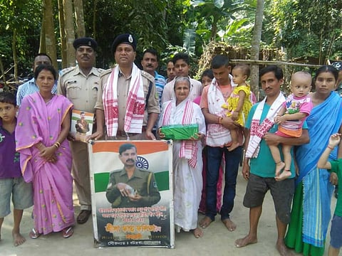 বটদ্ৰবায় বীর শহিদ লীলাকান্ত কলিতার মা কে সংবর্ধনা সিআরপিএফ-এর