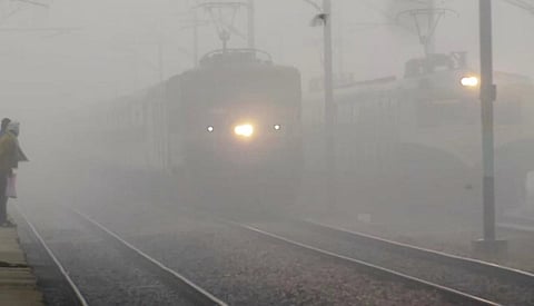 কুয়াশার জন্য ট্ৰেন বাতিল