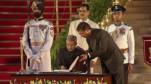 শীর্ষ কূটনীতিক থেকে মোদি মন্ত্ৰিসভায় বিদেশ মন্ত্ৰীর নতুন দায়িত্বে এস জয়শঙ্কর