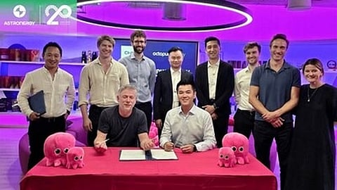 CHINT and Octopus Energy representatives gather behind two seated signatories at a table during the signing of cooperation agreements covering renewable energy infrastructure and VPP development.