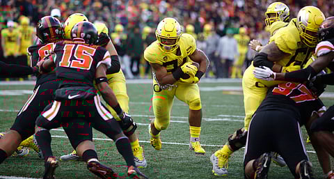 Oregon running back C.J. Verdell (heading for a hole against Oregon State last November), will be eyeing a Pac-12 title in 2019 if Mike Kern has his way (Timothy J. Gonzalez)