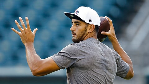 Titans quarterback Marcus Mariota (shown in pregame warm-ups on Aug. 8) has his eyes on the Browns in Week 1 (Matt Rourke)