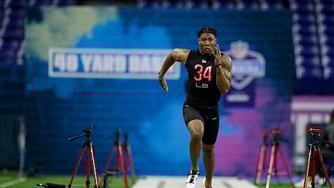 Clemson linebacker Isaiah Simmons runs the 40-yard dash at the NFL football scouting combine in Indianapolis, Saturday, Feb. 29, 2020. 
